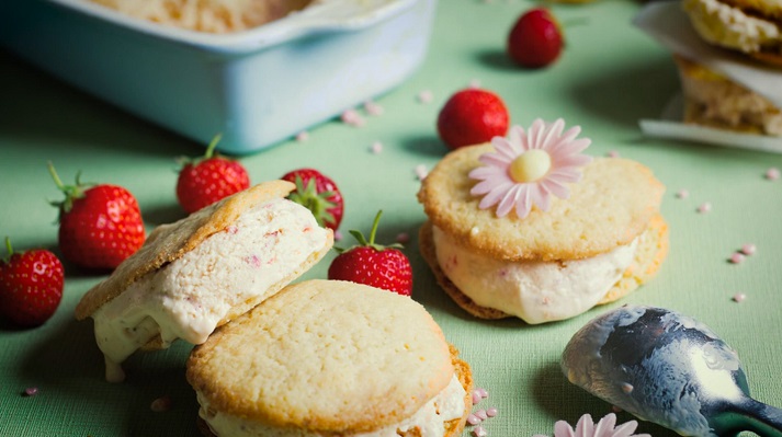 There is nothing like homemade ice cream, and perhaps the only thing that can make it better is serving homemade cookies with it!