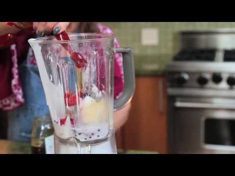 Energizing Trail Mix and Refreshing Smoothie