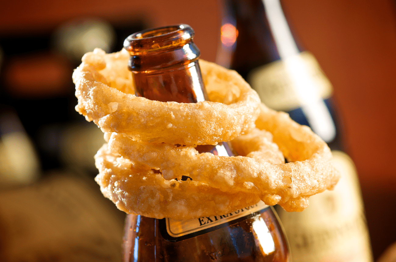 This recipe features fresh-cut slices of sweet Vidalia onion dipped in a hearty buttermilk and Irish beer batter served freshly fried and deliciously seasoned with salt and garlic pepper.