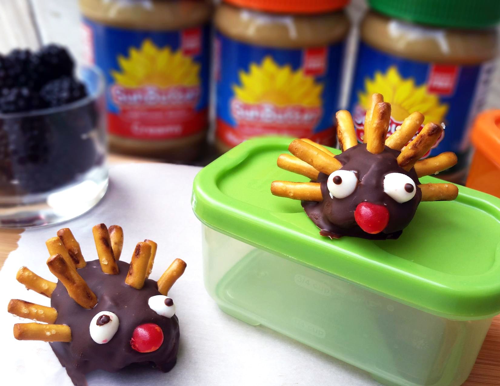 From Guest Contributor Tracy Bush, this adorable recipe fits perfectly into lunch boxes or can be made as a fun treat for any time of the day. Go on, let the kid in you come out and play!