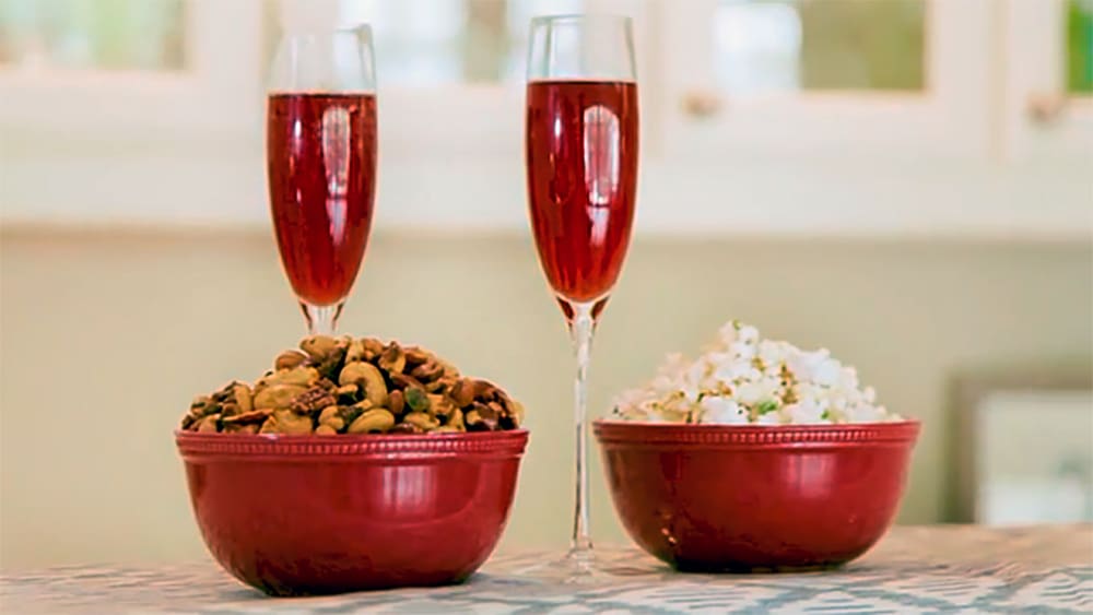 I have the perfect holiday trio for you, Truffle Popcorn, Spiced Nuts and a Cranberry Negroni. These holiday snacks are going to be perfect for your next party! There’s no substituting homemade popcorn and nuts and when paired with a holiday cocktail, the Cranberry Negroni. With a little bit of easy prep, this Trio of Holiday Snacks will impress every guest this season.