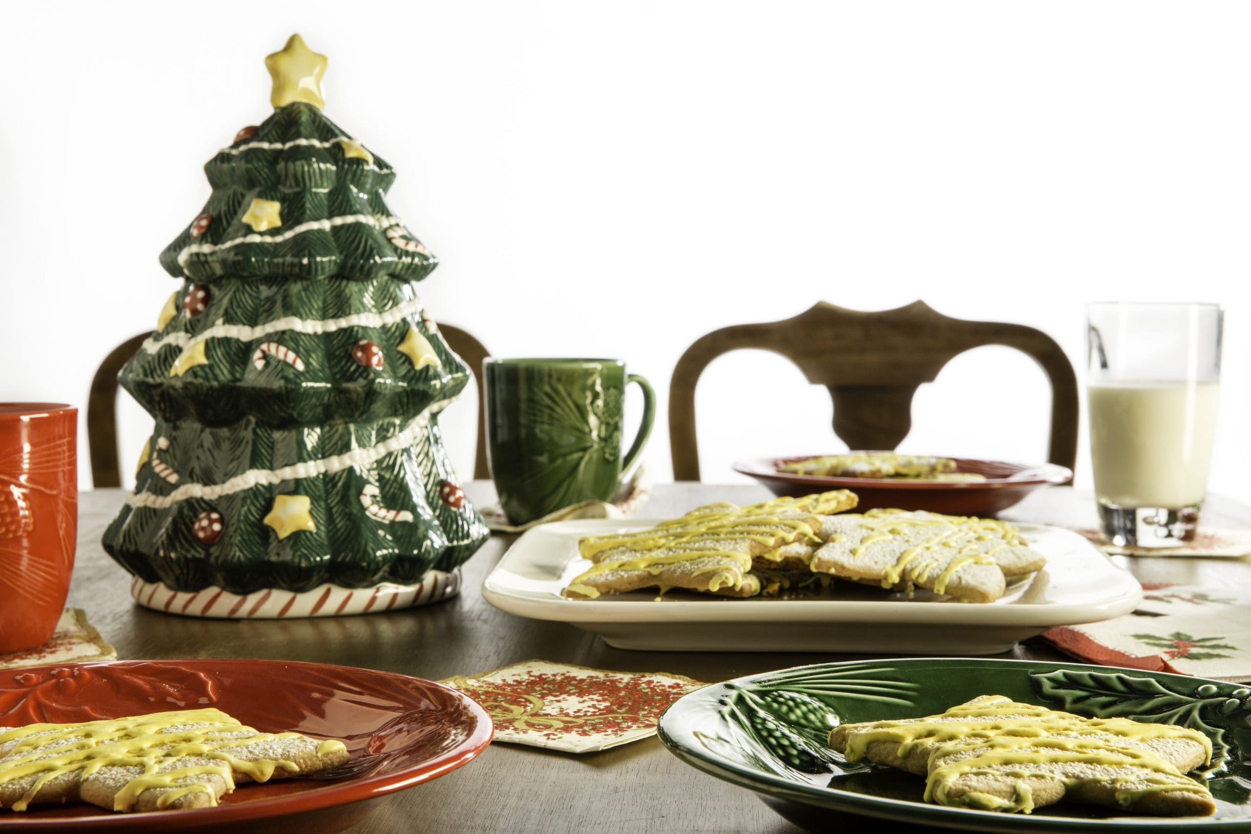 Every Christmas tree is topped with a starโand theyโre all different.These uniquely patterned lemon cookies feature a hard lemon glaze and powdered sugar both, which contributes to their appearance.