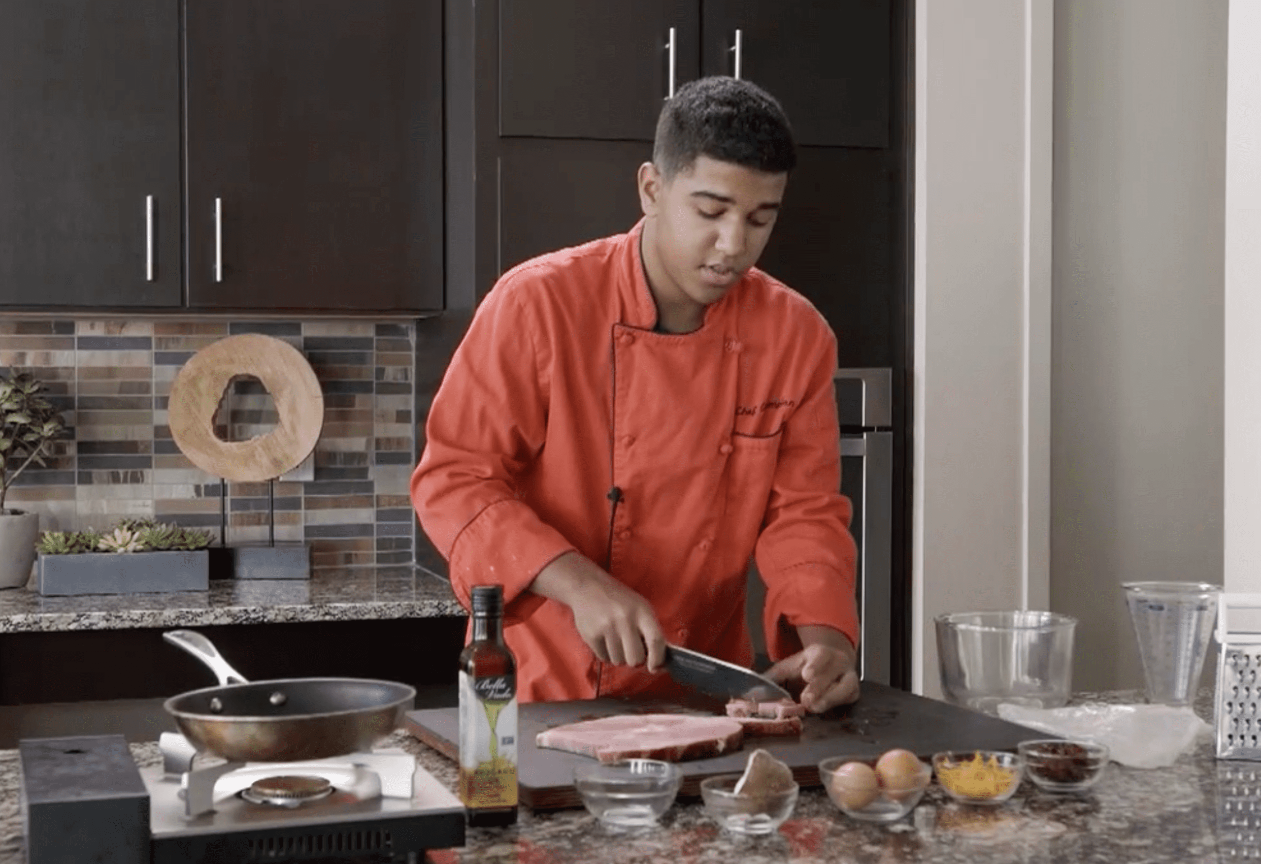 On this episode, you'll meet Noah and watch as he shows you how to make his famous Ham and Cheese Mushroom Omelet made with avocado oil, an array of cheeses and smoked ham steak.