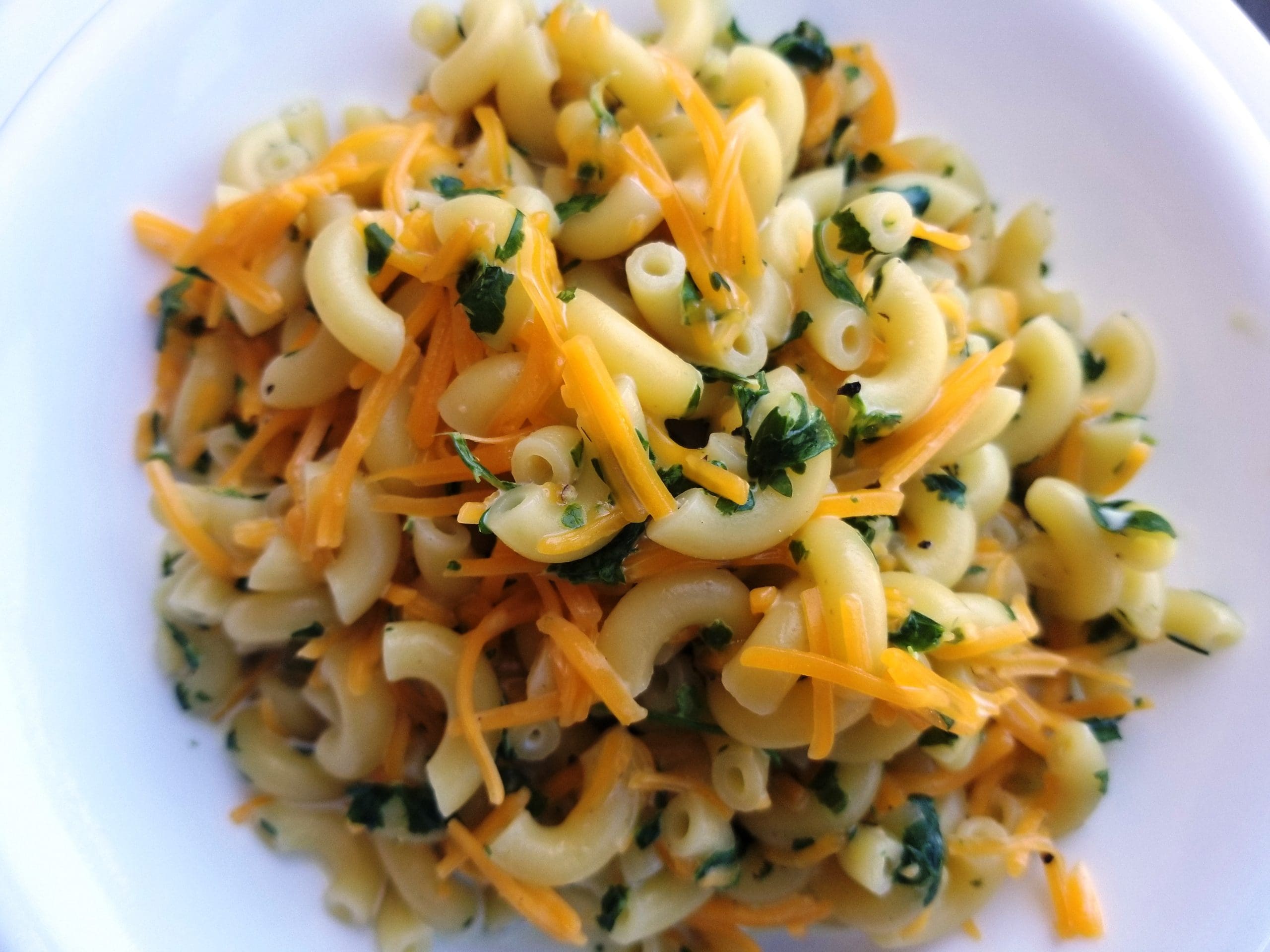 You will love our organic, classic, cheddar cheesy All American Quinoa Mac and Cheese, accompanied by pasture-raised herbed turkey patties, an organic mixed green salad, and organic sweet peas with onions. Forget about the box with the orange powder - This is the real deal