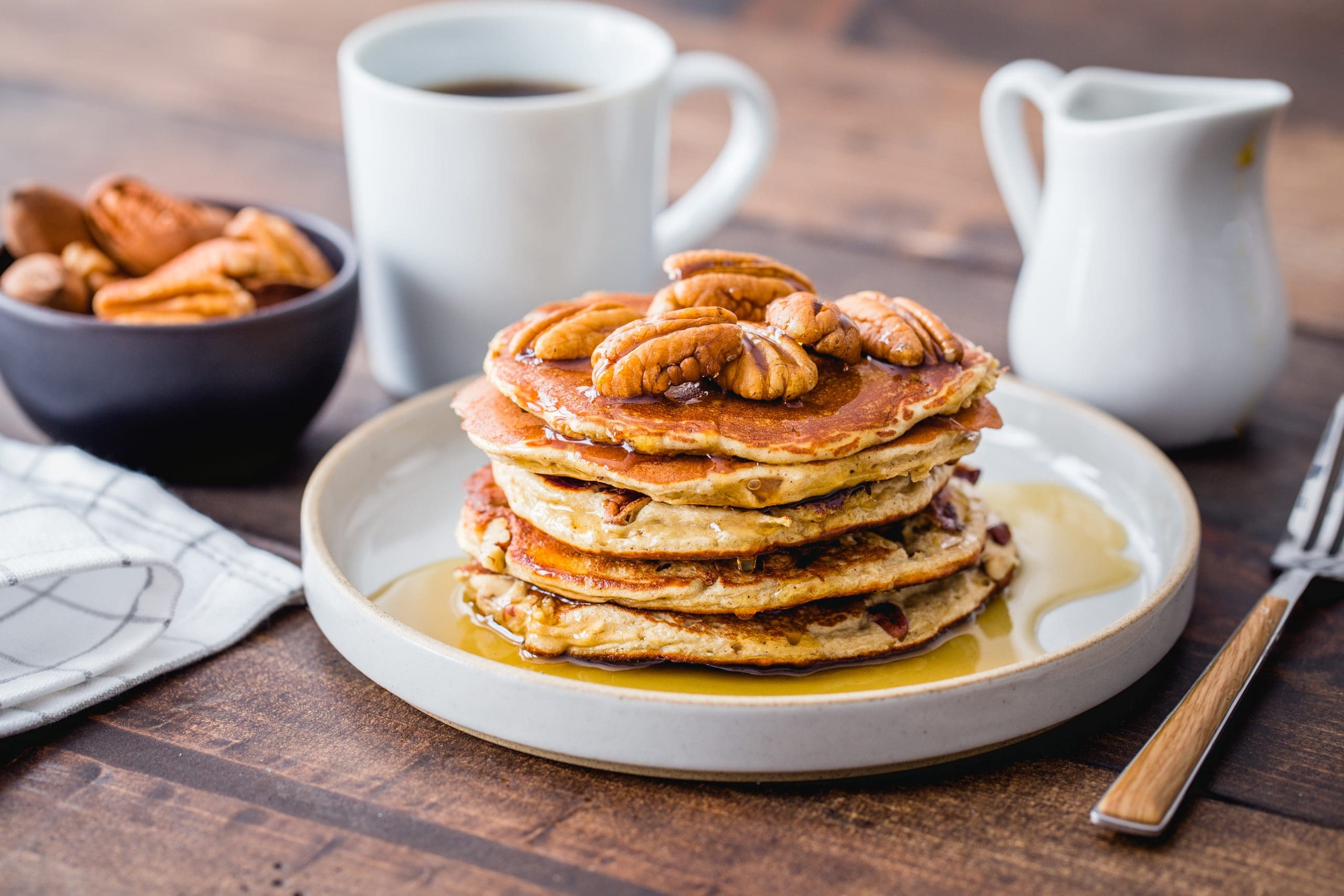A power packed breakfast that�s made in just 15 minutes. Combine pecan pieces, bananas, rolled oats, protein powder and cinnamon for protein pancakes that are made even more nutritious with pecan halves on top.