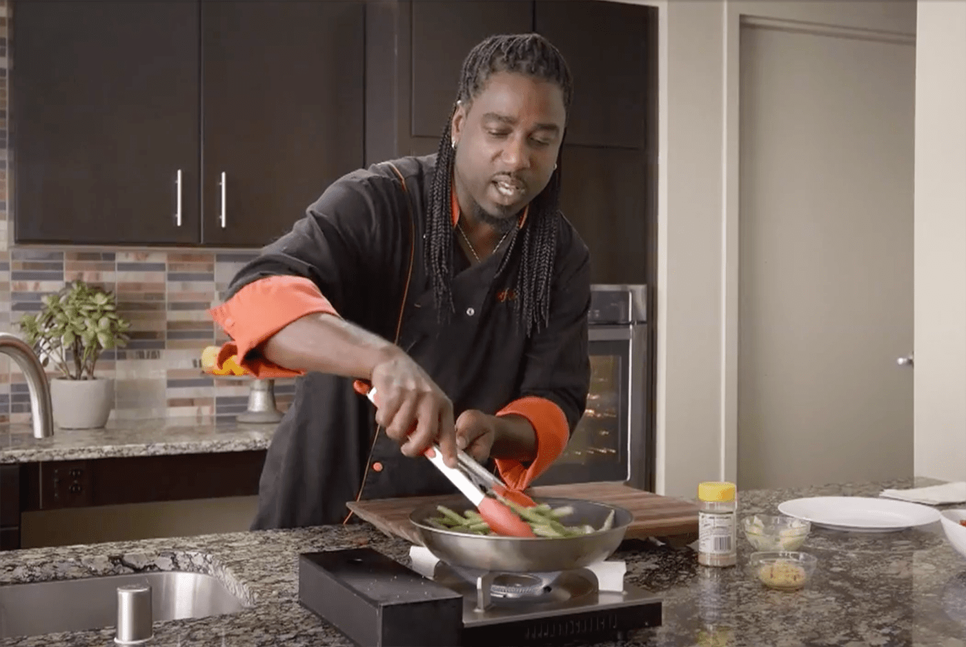 Chef Ace Champion shows you how to create his Caribbean-style Garlic Green Beans. That extra kick comes from his Cajun Seasoning. The beans are lightly cooked to maintain their crunch and to preserve all those great nutrients.