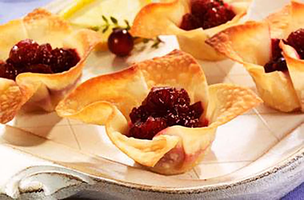These cranberry brie bites are the perfect appetizers for your Thanksgiving table. Made with fresh brie and cranberries, they colorful and flavorful.